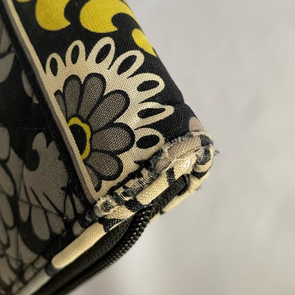 VERA BRADLEY Turn‎ Lock Wallet - Picture 4 of 12